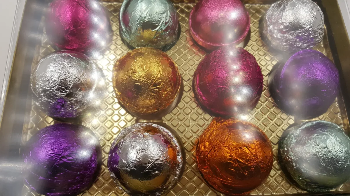Gift Set for Mom with 12 foil wrapped 2.5 oz bath bombs, great for dry skin, Favorite scents for women - Image 3