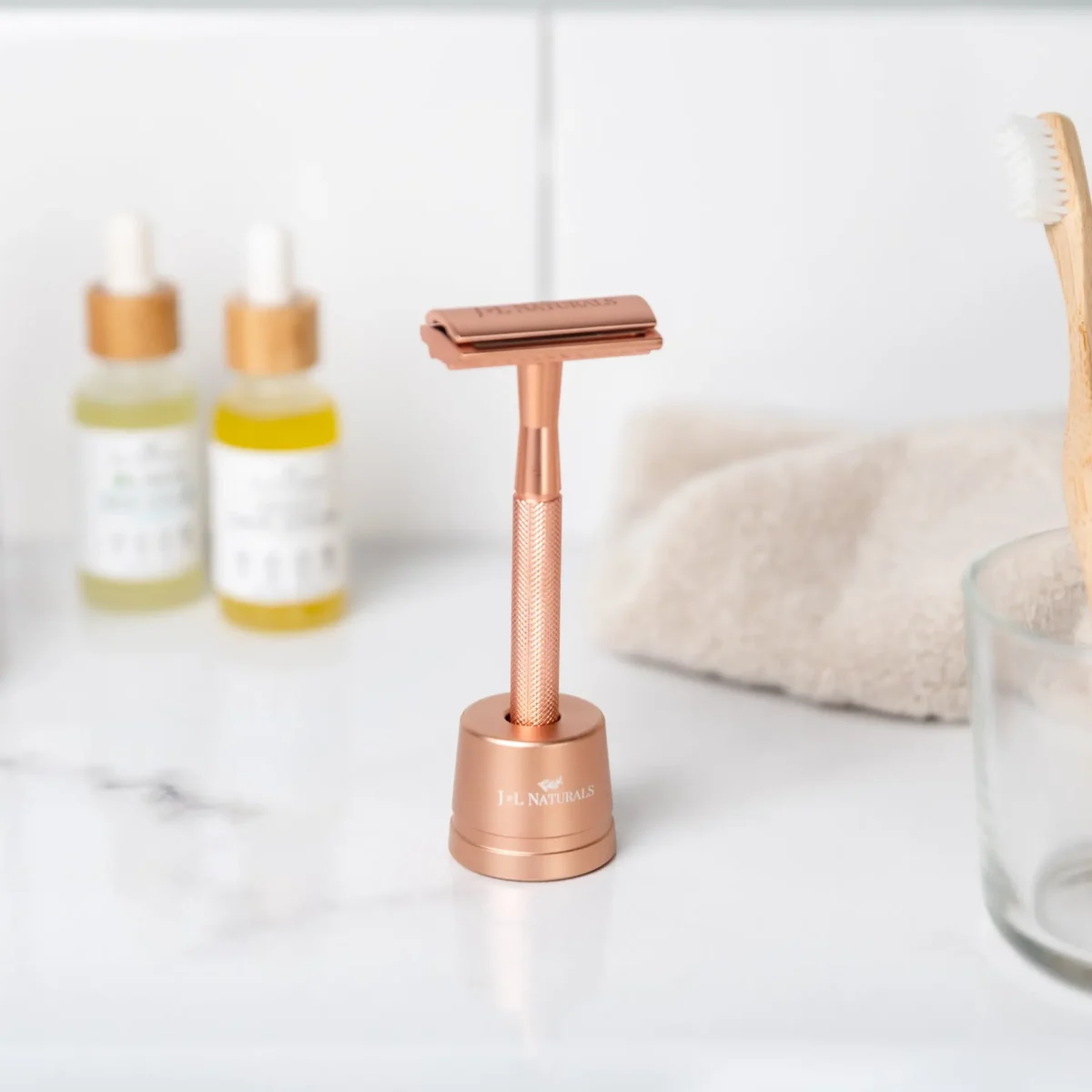 Razor Stand - Image 1